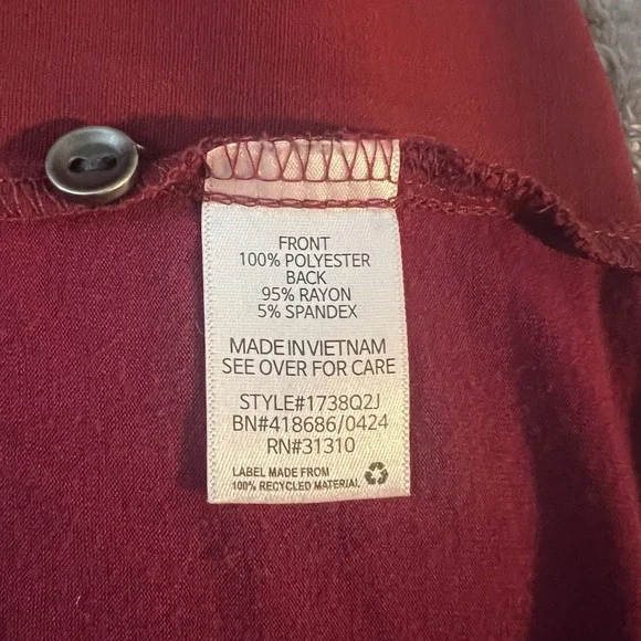 Fortune + Ivy magenta top Women's Size Medium With Shoulder Detail - Picture 7 of 7